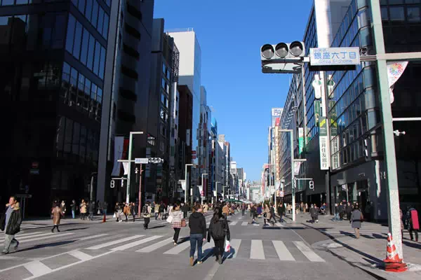 銀座の歩行者天国と銀ブラ

