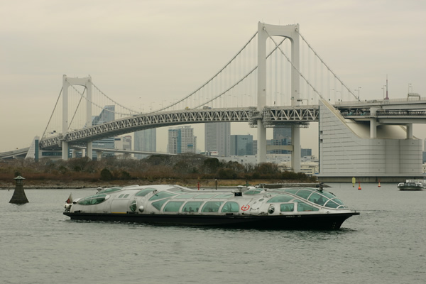 未来型水上バス ヒミコ
