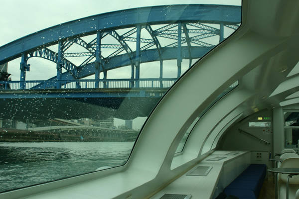 未来型水上バス ヒミコ
