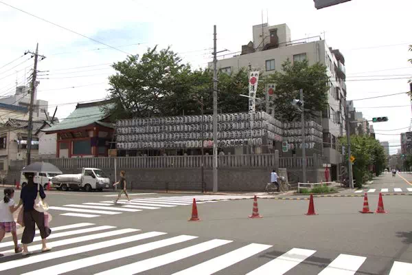 お富士さんの植木市