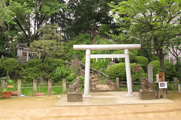 鳩森八幡神社 富士塚 山開き