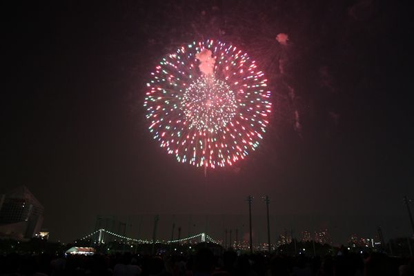 東京湾大華火祭 晴海主会場から