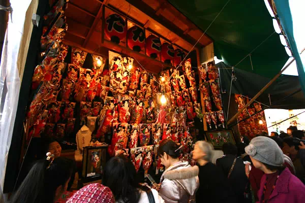 浅草寺歳の市 納めの観音 羽子板市